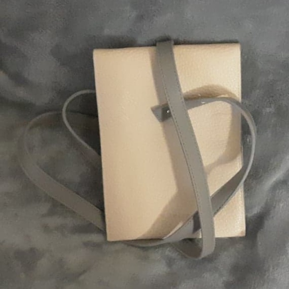 Mary Kay Modern City Collection Crossbody bag - Picture 2 of 4